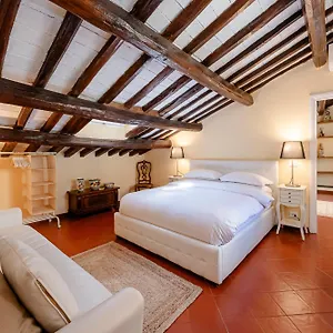 Luxury Pantheon Apartment